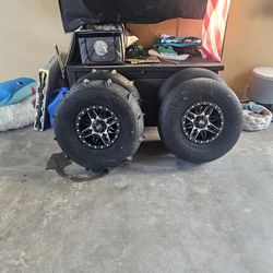 2019 Skat Track tires & wheels