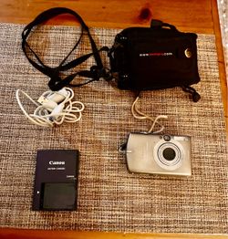 Canon PowerShot SD900 Digital ELPH Camera, Battery Charger & Camera Case- Mint Condition