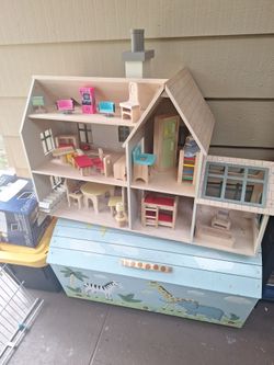 36x30x14  play house and accessories