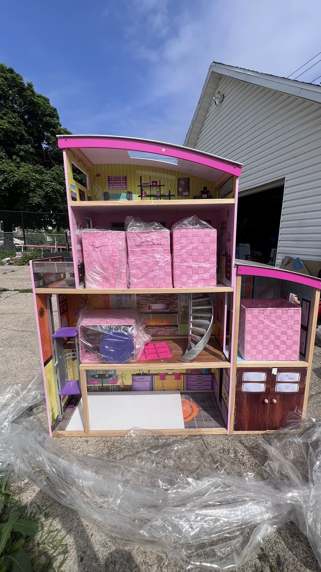 Doll House/ Storage