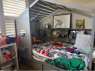 Q Kids twin bed with storage