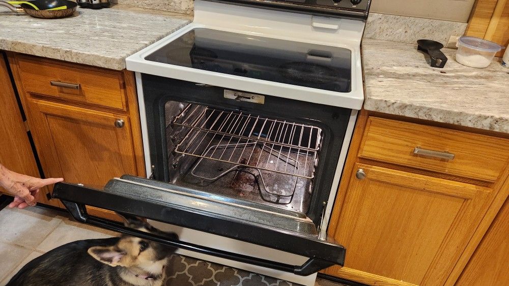 1 Elec Stove, 1 Dish Washer ,1 Microwave. All Work Great. Just Getting All New Apiances.