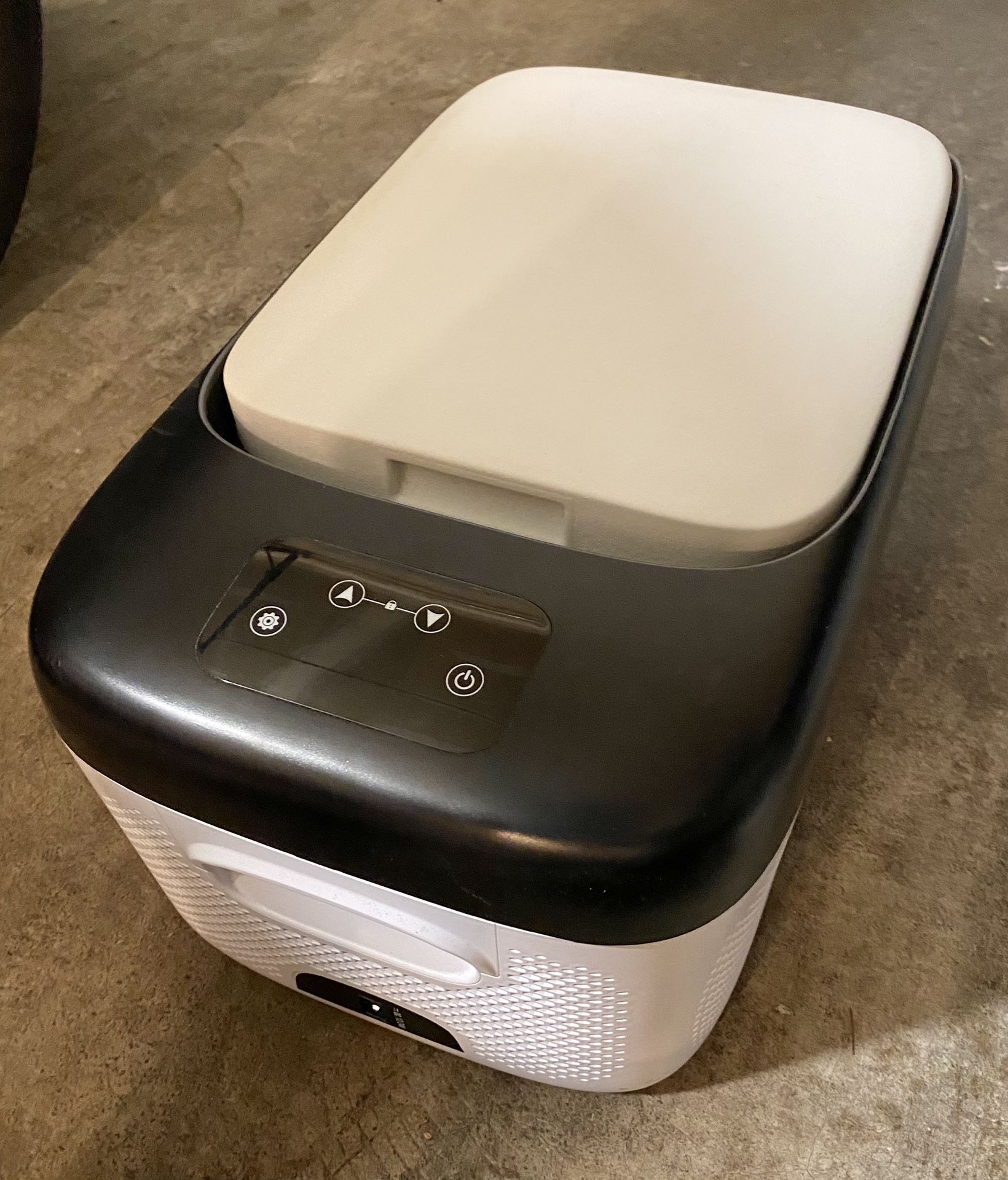 NEW RV Fridge/ Cooler - 18 Liter