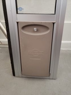 Pet Safe Small Dog/Cat Door for Sliding Glass Door