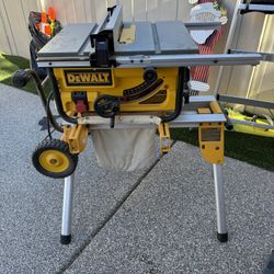 Dewault 15 amp corded compact table saw with dewault stand 
