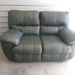 Leather Loveseat Great Condition https://offerup.com/redirect/?o=RHJrLmdyZWVu Looks Grey when it's inside