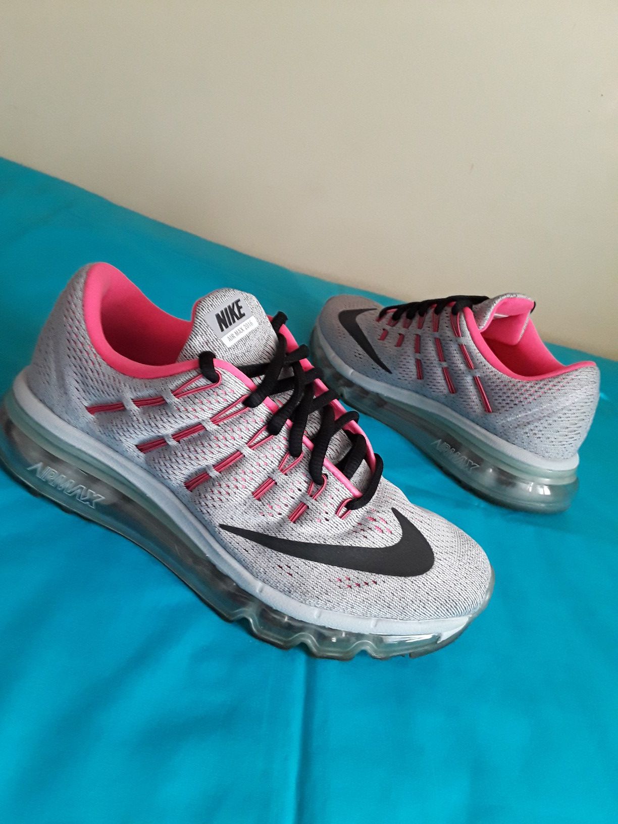 Nike Air Max 2016 Grey Hyper Pink Size 6 WOMEN and Size 4.5Y