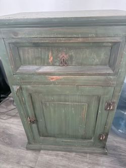 Side drawer