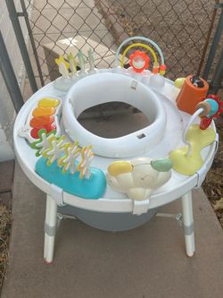 SKIP HOP ACTIVITY CENTER WITH PAINO AND SEAT