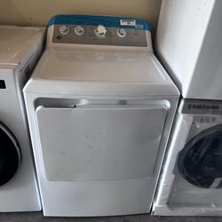 GE. 7.2 cu. ft. Electric Dryer in White with Sensor Dry