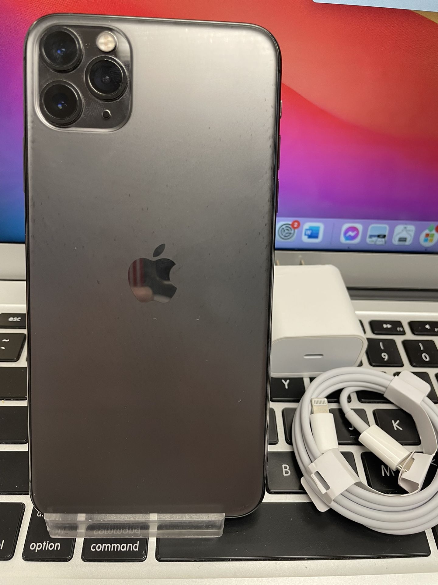 Factory unlocked apple iphone 11pro 64 gb with store warranty Factory unlocked apple iphone 11pro 64 gb with store warranty