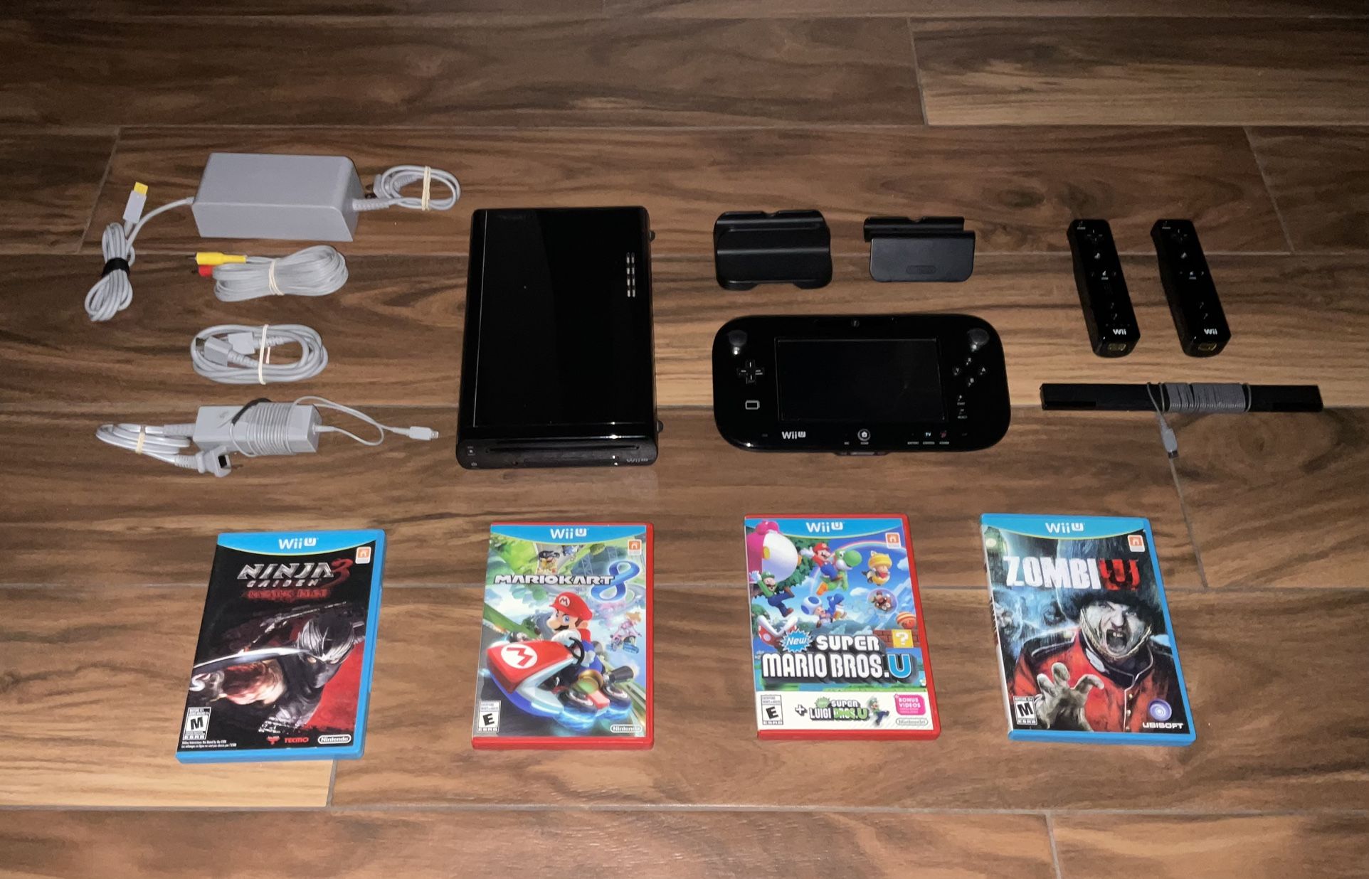 Nintendo Wii U Complete Bundle W/ 4 Games, 2 Wiimotes & Gamepad