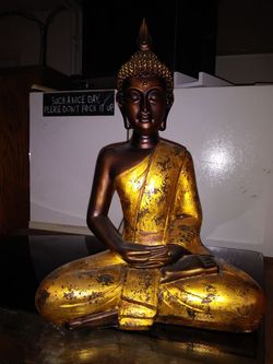 Home decor statue