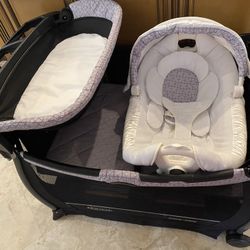 Graco Pack N Play With Bassinet And Changer 