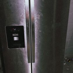 Refrigerator 