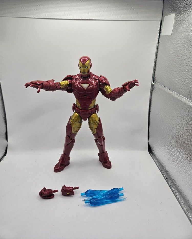 The Invincible Iron Man Marvel Legends Retro Collection (Mark 20) Action Figure