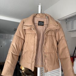 Levi's Women's Faux Leather Short Puffer Jacket Coat Size M Worn once only 