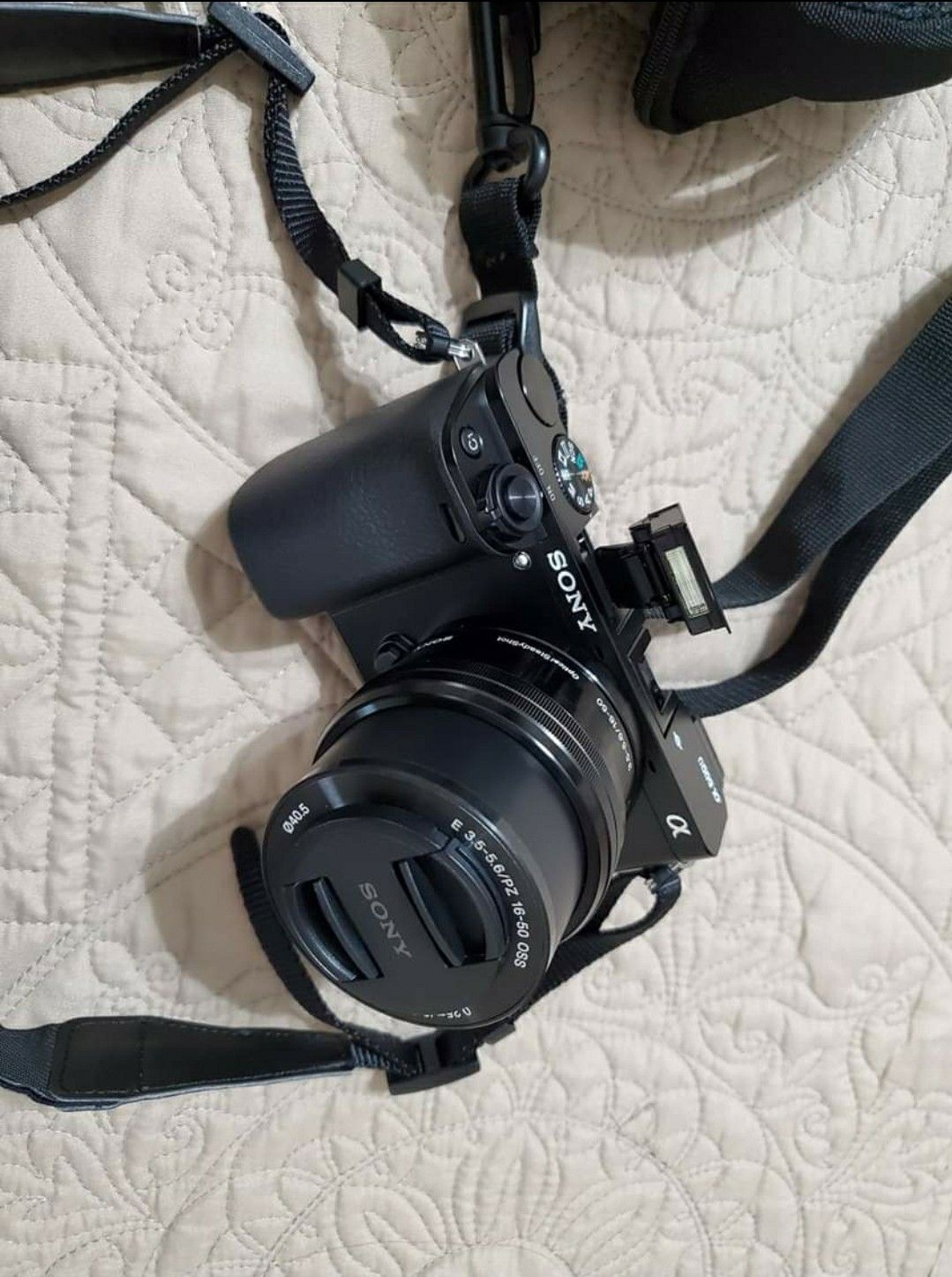 SONY - Alpha a6000 Mirrorless Camera (e-mount power zoom lens)