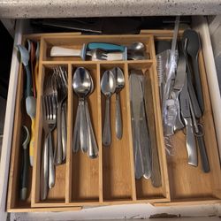 Flatware & Kitchen Utensils Set – Great Condition
