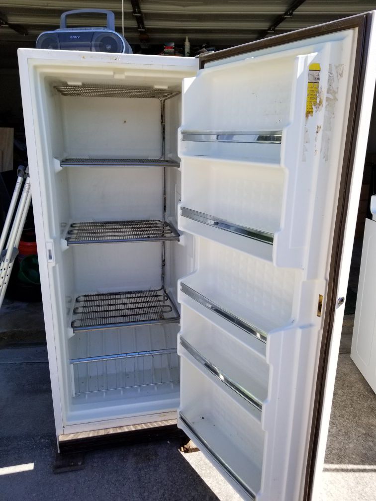 Upright deep freezer