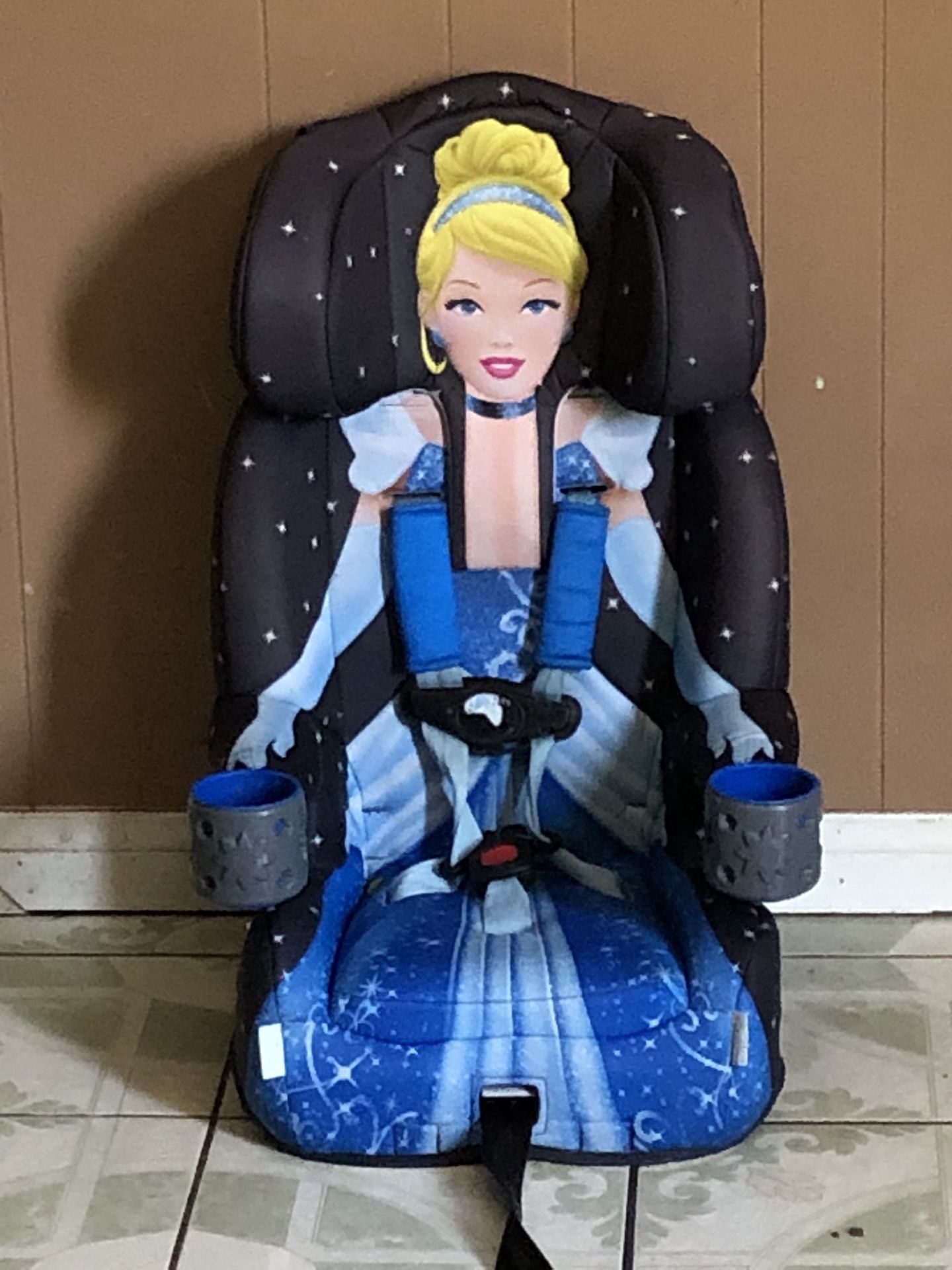 LIKE MEW KIDS EMBRACE CINDERELLA CAR SEAT 2 IN 1