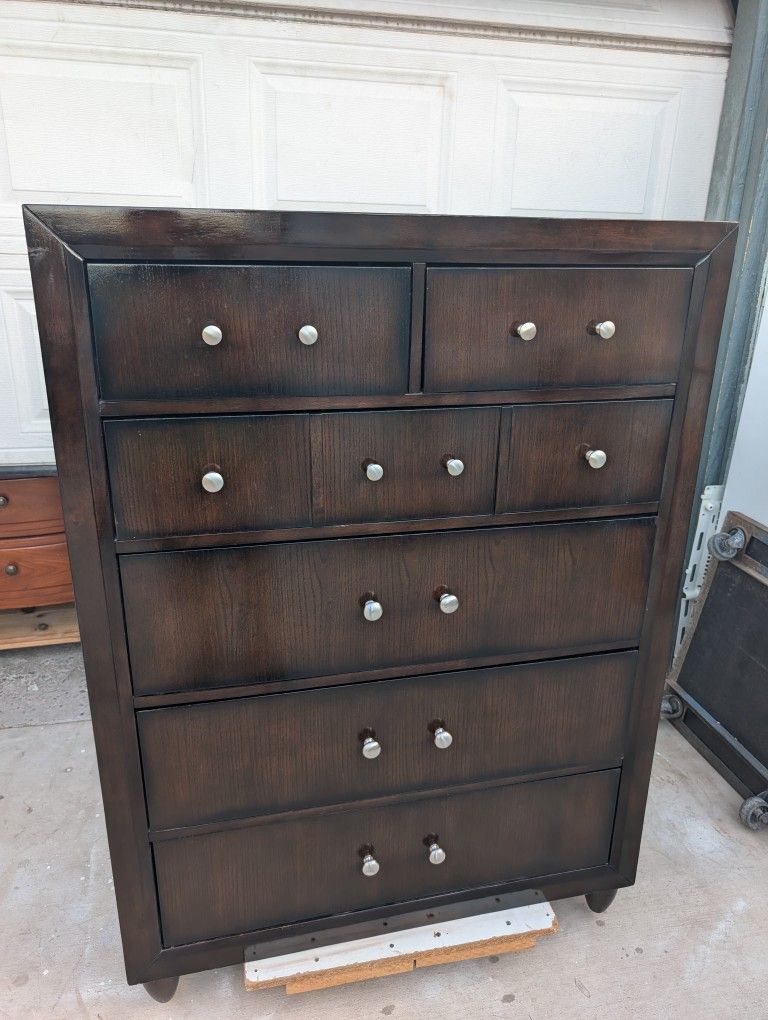Solid Wood dresser Can Deliver