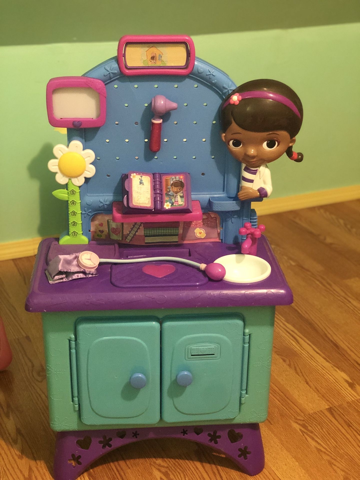 Doc McStuffins Get Better Checkup Center Playset