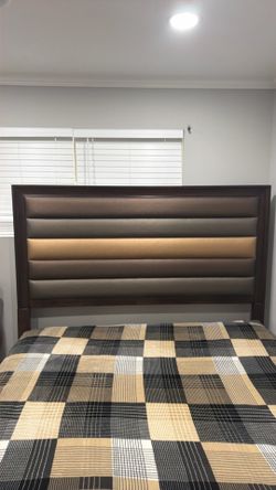 The baseboard & the boxspring Box