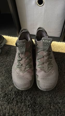 Men’s black athletic shoes