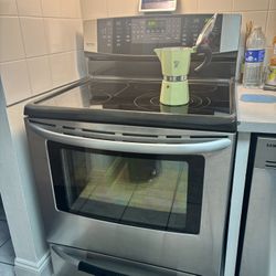 Kenmore Elite Stove Stainless Front & Black Sides. Warming Drawer + Warming Zone.