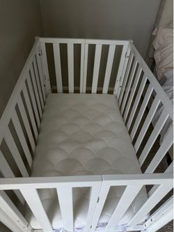 Mini crib and mattress