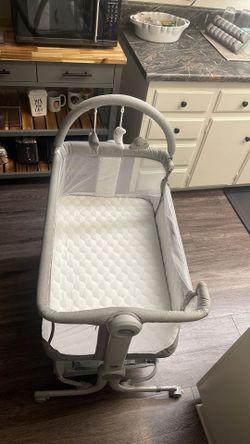 Cowiewie Baby Bassinet Bedside Sleeper with Wheels & Storage Basket for Newborns