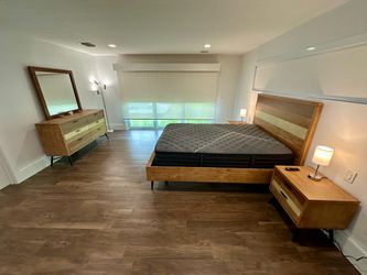Modern New York Loft-Style Queen Bedroom Set - Complete Package with Adjustable Bed