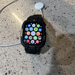 Apple Watch SE w Protective Case - Never Used Or Worn