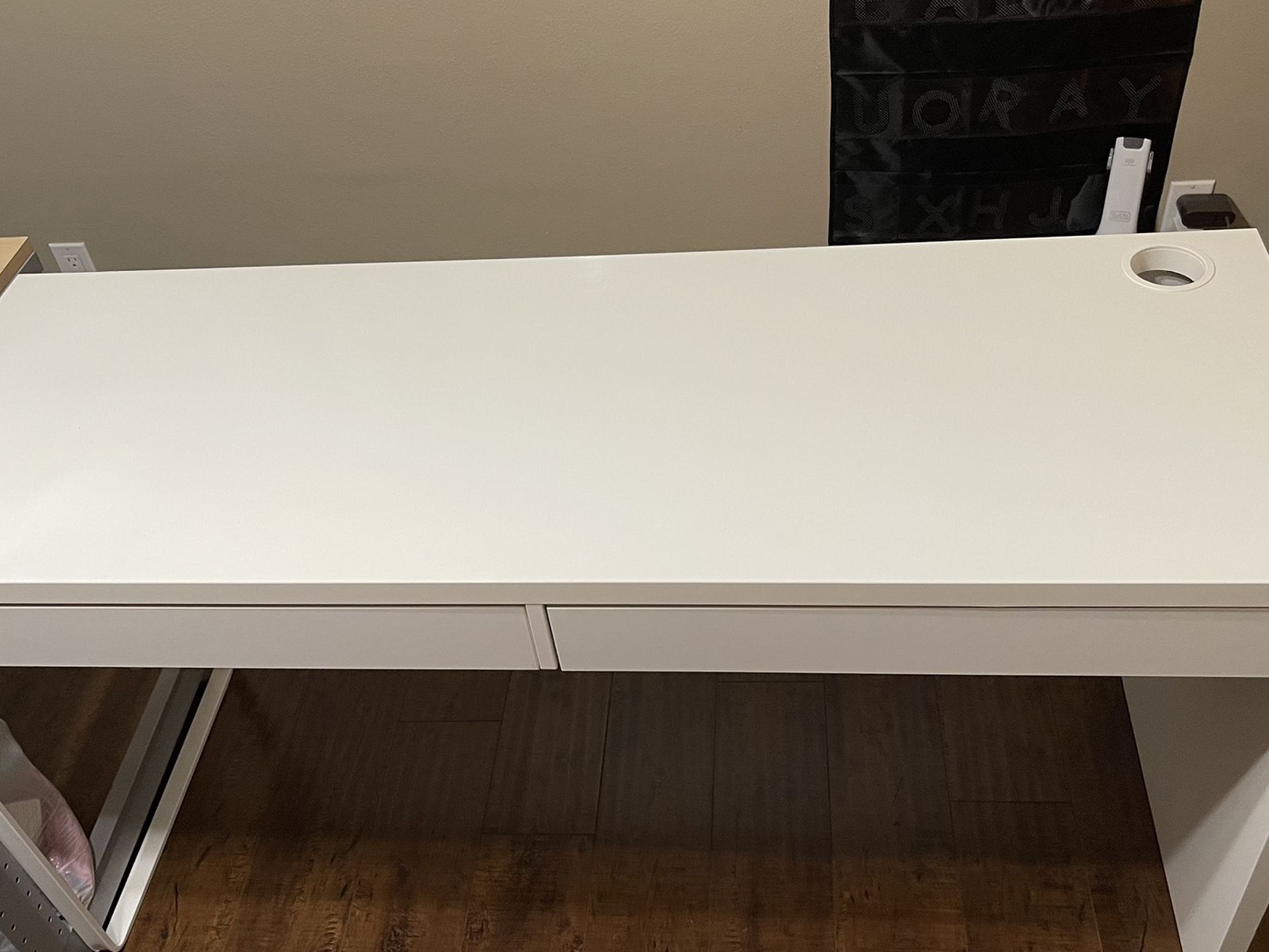 White Desk (2 Drawers)