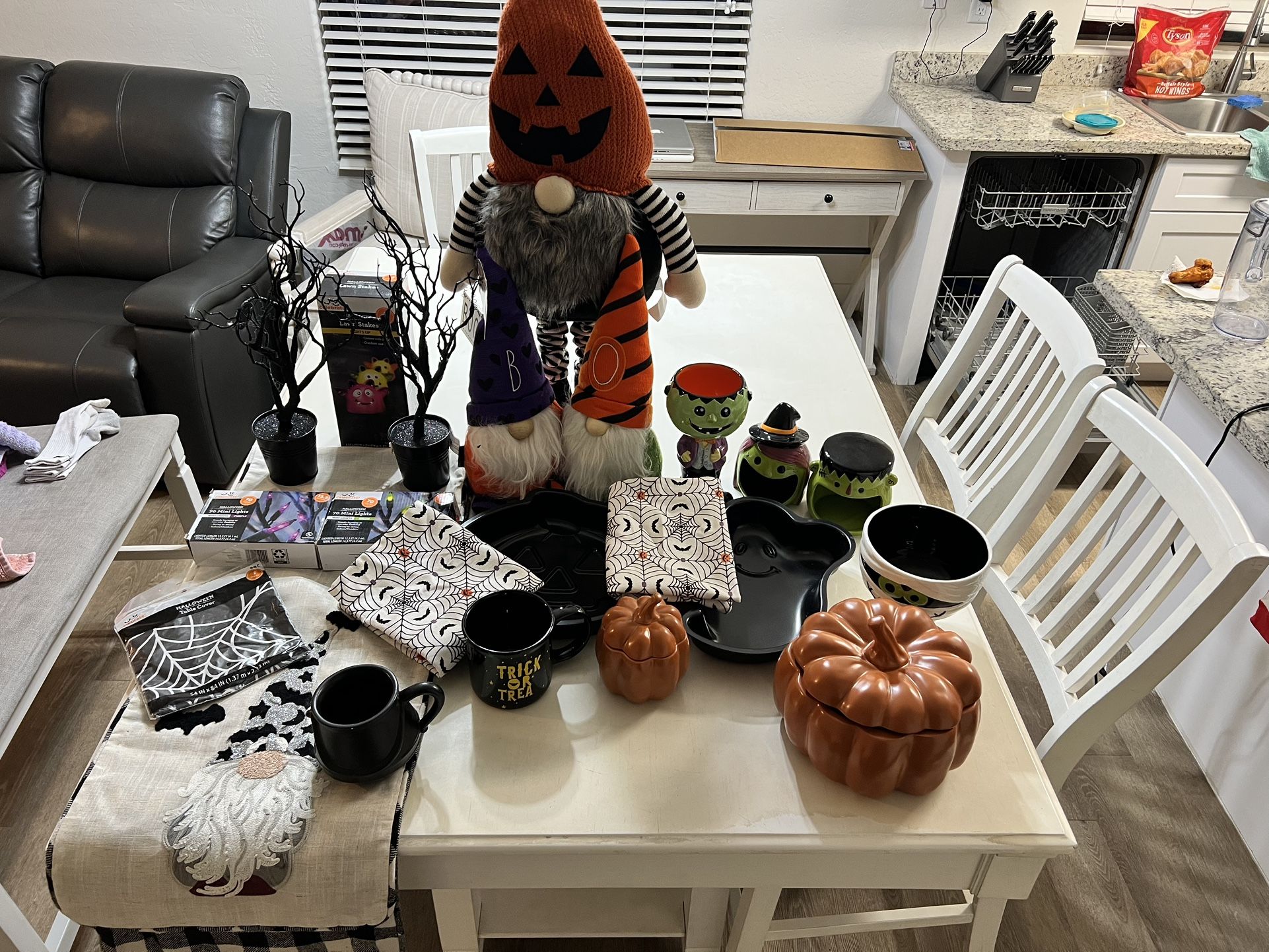 Halloween Costumes And Decorations 