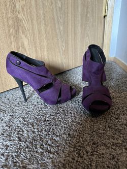 Size 6 1/2 Shoe