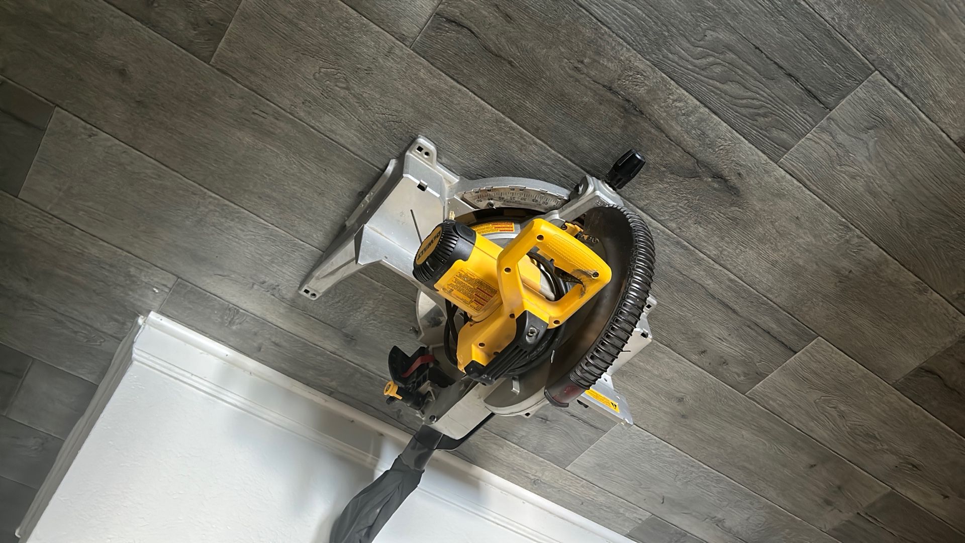 Dewalt 12 Compound Miter Saw