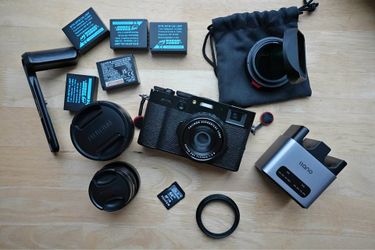 Fujifilm X100VI + WCL II & TCL II Adapters – Accessories Included