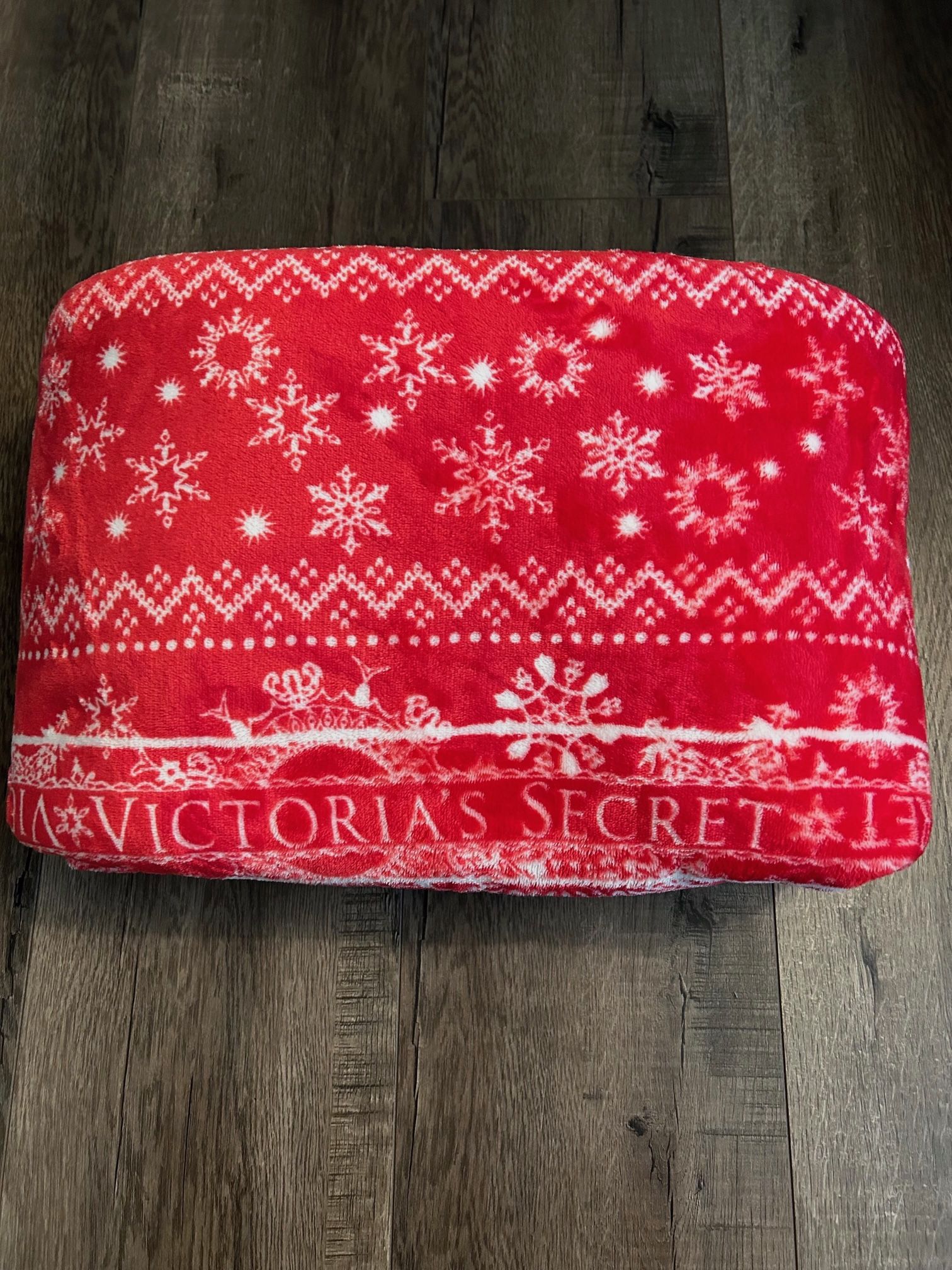 the softest victorias secret blanket ever 50x60in