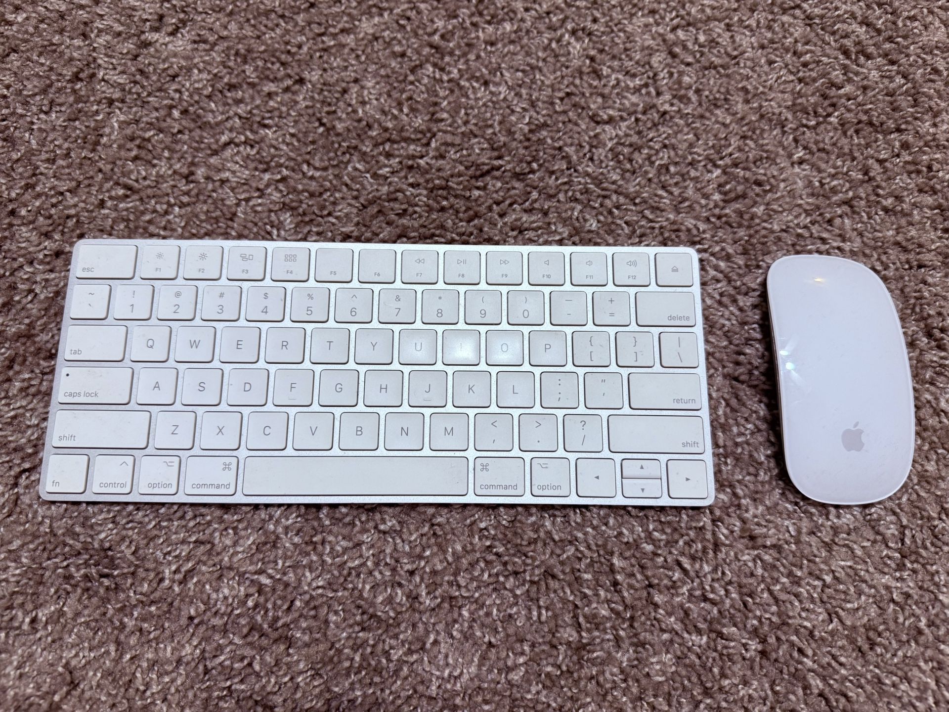 Apple Magic Keyboard & Magic Mouse (2nd Gen)