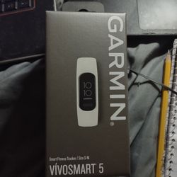 Garmin VíVOSMART 5 Smart Fitness Tracker/Size S-M
