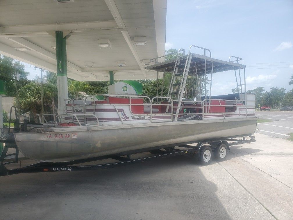 Wes crart pontoon boat 28 foot