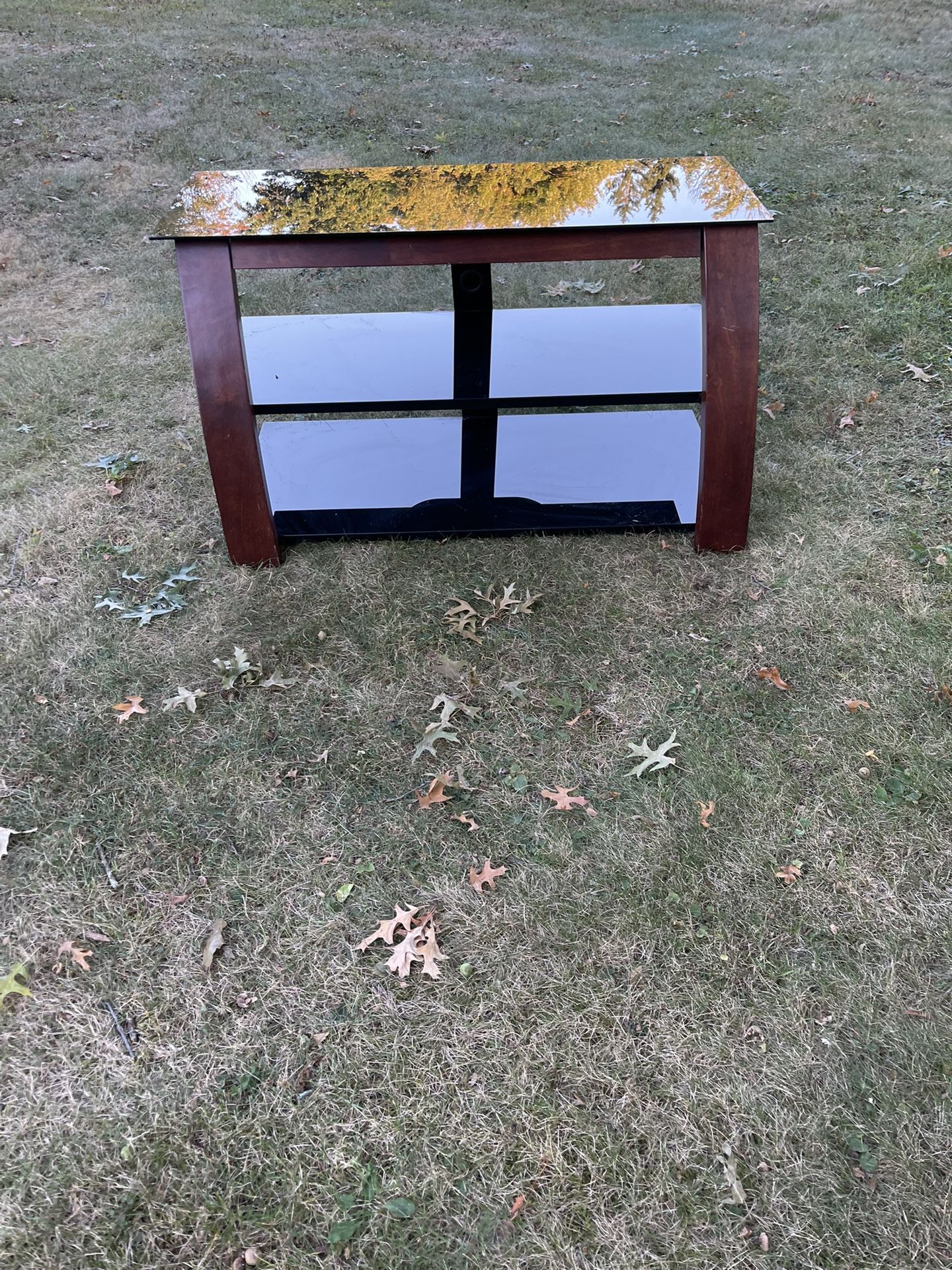TV STAND GLASS SHELVES