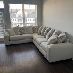 Cream Sectional (Rooms To Go) 