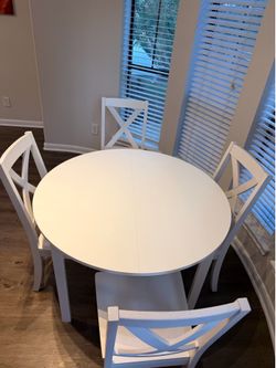 Rooms to Go Sofa and dinning table. Barely used.