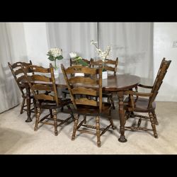 Vintage Solid Wood Dining Table With 2 Extensions & 6 Chairs / Comedor De Madera Solida Con 2 Extensiones Y 6 Sillas 