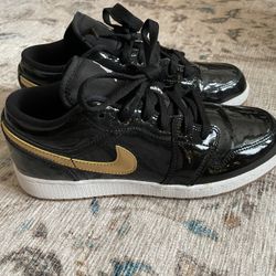 Jordan 1 Low 5.5 Patent Leather black gold