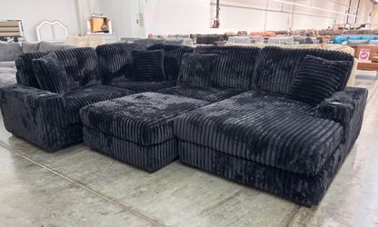 ***NEW*** Black Sectional