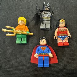 LEGO Wonder Woman & Batman Aquaman Superman mini figures